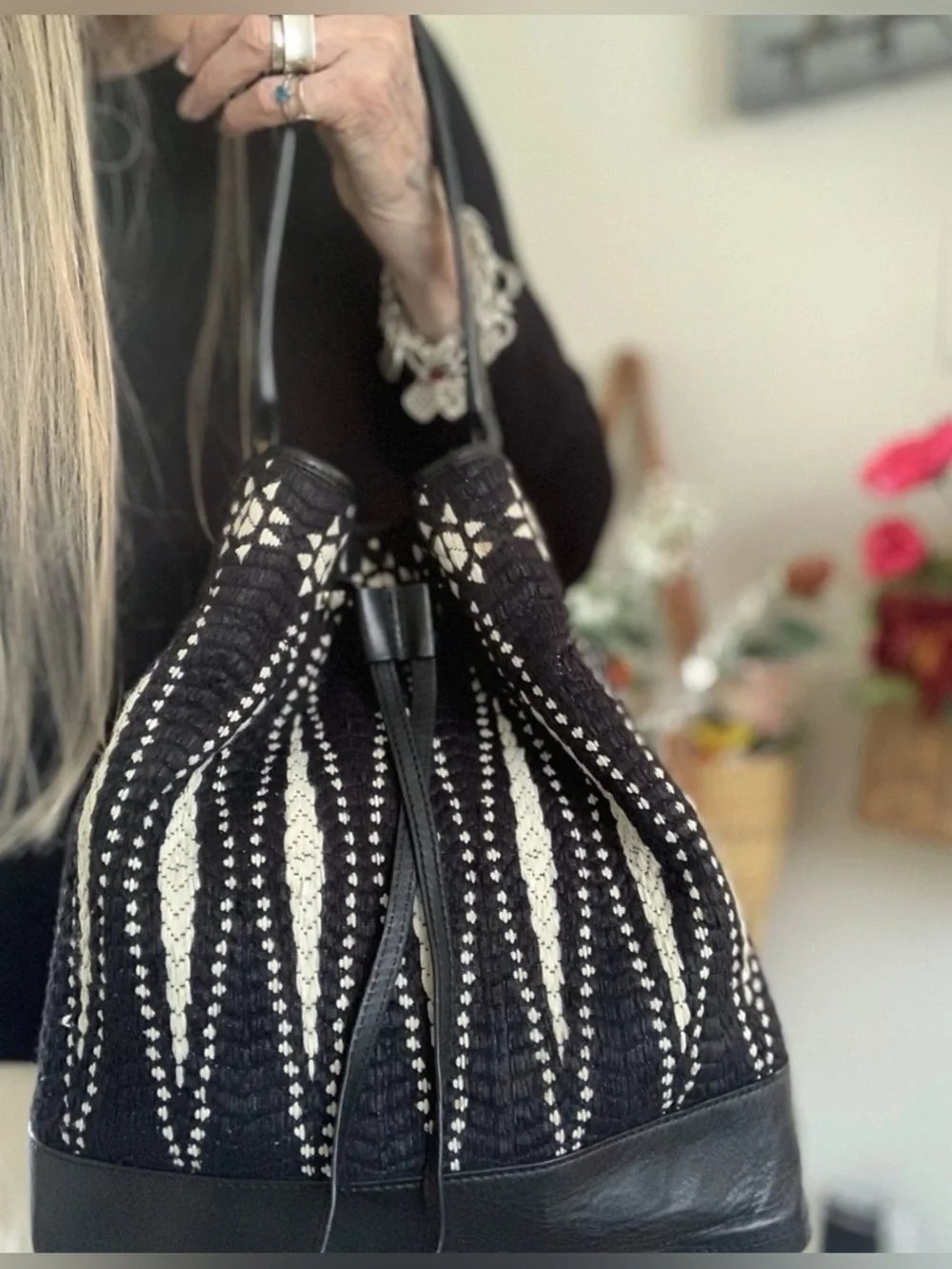 TORY BURCH RARE SAVORA TWEED & LEATHER BUCKET/BACKPACK DRAWSTRING BAG - Picture 3 of 11